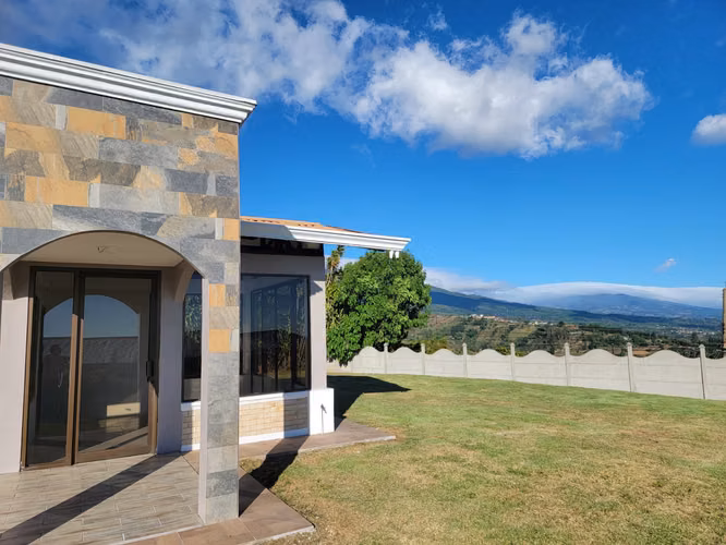 Casa Con vista espectacular en Venta Grecia - Imagen 3