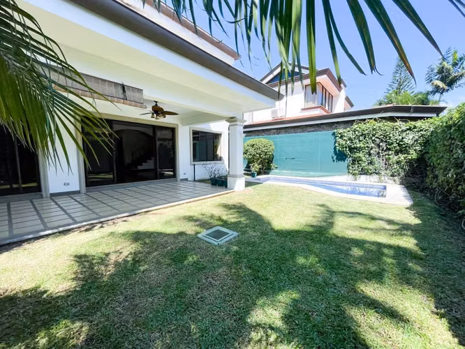 Alquiler de casa con piscina en Residencial Valle del sol, Santa Ana, lindora, con linea blanca. - Imagen 3