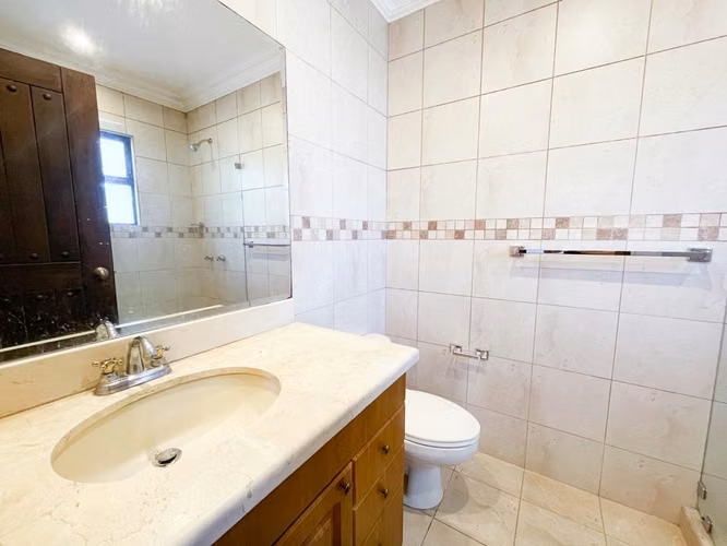 Alquiler de casa con piscina en Residencial Valle del sol, Santa Ana, lindora, con linea blanca. - Imagen 15