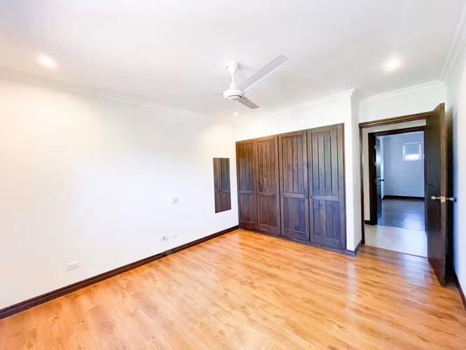 Alquiler de casa con piscina en Residencial Valle del sol, Santa Ana, lindora, con linea blanca. - Imagen 18