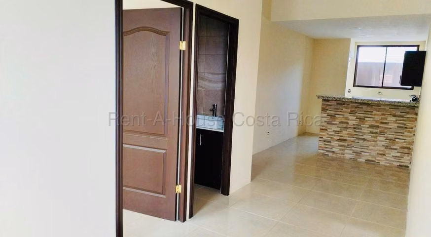 Casa con 2 Apartamentos en Venta – San Diego, La Unión EB 27-78 - Imagen 12