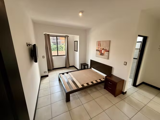 Apartamento Amueblado en BOSQUES de SANTA ANA  / Incluye: Agua e Internet