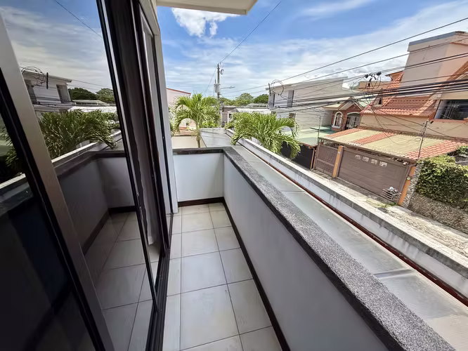Apartamento Amueblado en BOSQUES de SANTA ANA  / Incluye: Agua e Internet