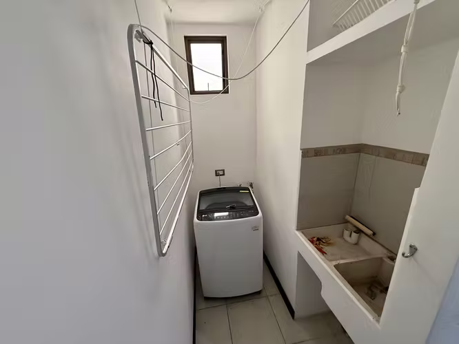 Apartamento Amueblado en BOSQUES de SANTA ANA  / Incluye: Agua e Internet