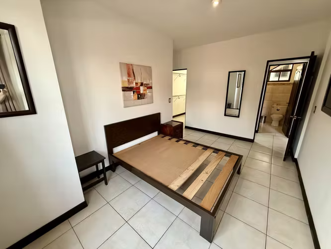 Apartamento Amueblado en BOSQUES de SANTA ANA  / Incluye: Agua e Internet