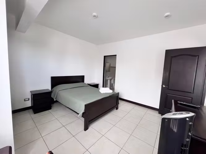 APARTAMENTO AMUEBLADO “Bosques de Santa Ana” Precio incluye (Agua, Luz, Cable e Internet). - Imagen 10