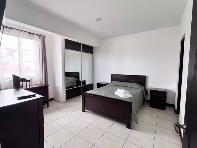 APARTAMENTO AMUEBLADO “Bosques de Santa Ana” Precio incluye (Agua, Luz, Cable e Internet). - Imagen 4