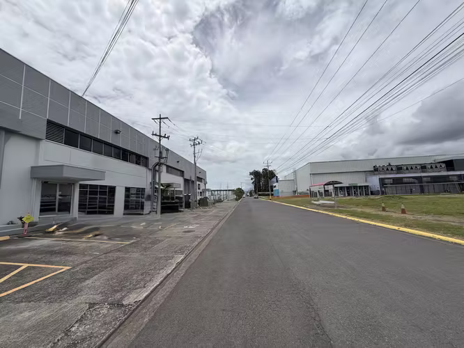 ALQUILA BODEGA INDUSTRIAL EN CARTAGO DENTRO DE COMPLEJO DE BODEGAS - Imagen 16