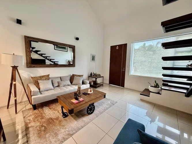 SE VENDE Casa contemporánea en exclusivo condominio en Santa Ana KS - Imagen 3
