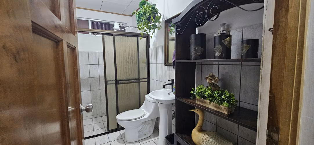 ¡OPORTUNIDAD ÚNICA! 2 CASAS EN UNA- RESIDENCIAL PRIVADO EN IPIS DE GUADALUPE - Imagen 5