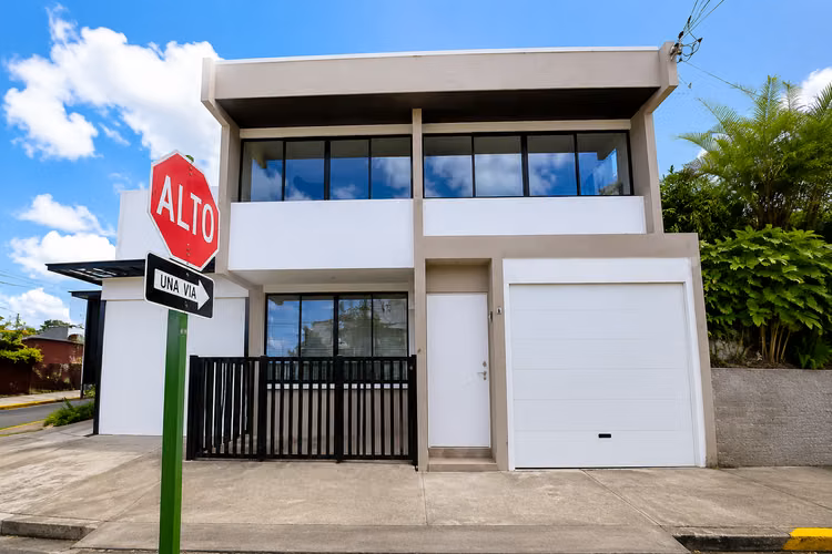 Alquiler de casa para oficinas o consultorios en San Rafael de Escazu - Imagen 1