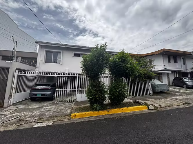 Independent house Nunciature 360m2 for remodeling