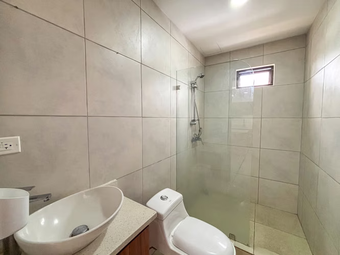 Apartamento en primer piso | Uruca Condominio con seguridad a 200 m del Hospital del Trauma - Imagen 5
