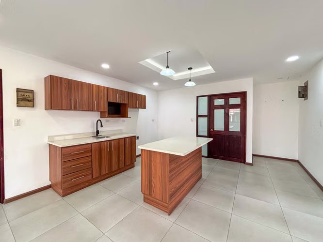Apartamento en primer piso | Uruca Condominio con seguridad a 200 m del Hospital del Trauma - Imagen 2