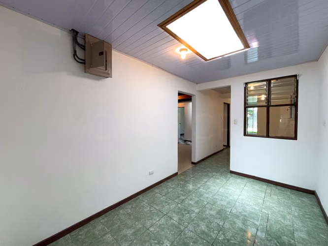 Casa de un Piso con Jardín en alquiler | A 800 metros del Parque de Sabanilla - Imagen 8