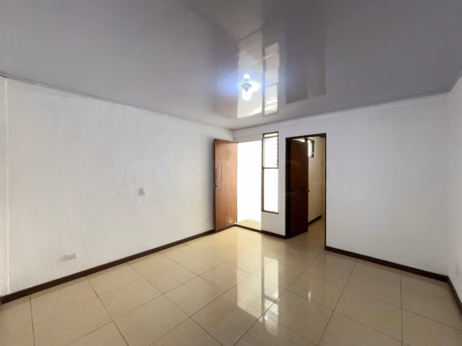 Casa de un Piso con Jardín en alquiler | A 800 metros del Parque de Sabanilla - Imagen 11