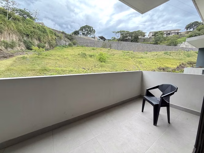 REDUCIDO! Venta, Produce ingresos, Amoblado completamente, Apartamento de 1 Dormitorio y área Flexible con Balcón y Ático en Bosques del Café, Escazú ID27245 - Imagen 6