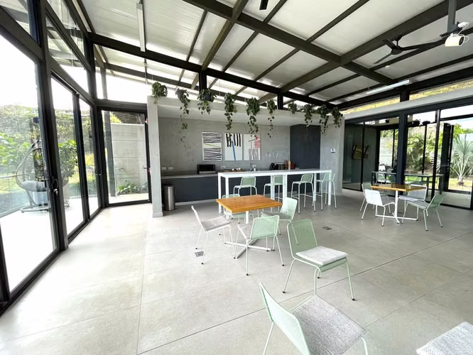 REDUCIDO! Venta, Produce ingresos, Amoblado completamente, Apartamento de 1 Dormitorio y área Flexible con Balcón y Ático en Bosques del Café, Escazú ID27245 - Imagen 15