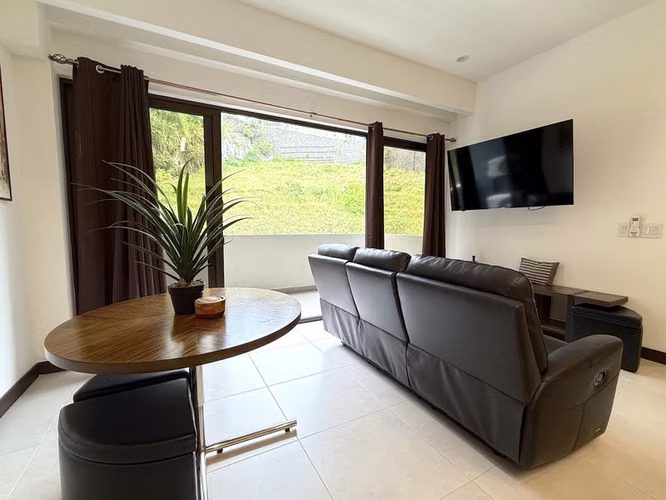 REDUCIDO! Venta, Produce ingresos, Amoblado completamente, Apartamento de 1 Dormitorio y área Flexible con Balcón y Ático en Bosques del Café, Escazú ID27245 - Imagen 7