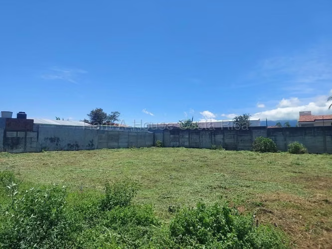 Venta de Lote PLANO en Santo Tomás de Santo Domingo, Heredia. 27-237