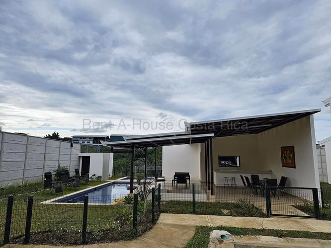 Venta de Casa en San Pablo de Heredia. RAH 27-258