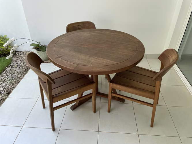 4-piece round dining room