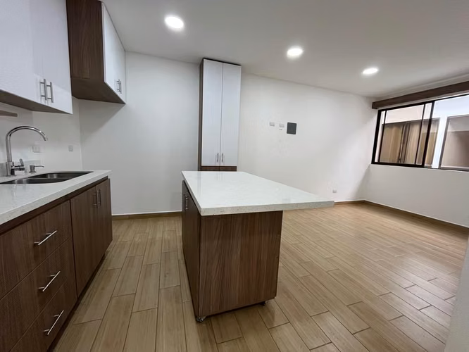 Alquiler Apartamento 2 Hab. | 2 Parqueos | Nuevo | 430 mil primera y tercera planta - Imagen 3