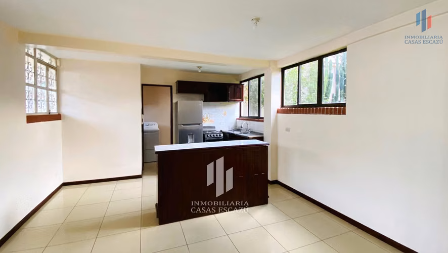 Alquiler de Apartamento en San Rafael de Escazú con línea blanca - Imagen 3