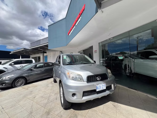 2016 Daihatsu Terios - Imagen 4
