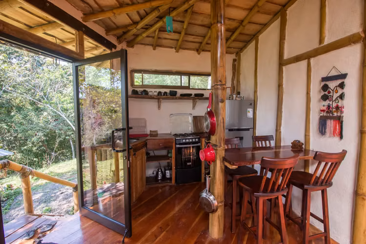 Eco-Alojamiento Sostenible en la Selva con Vistas - Imagen 6