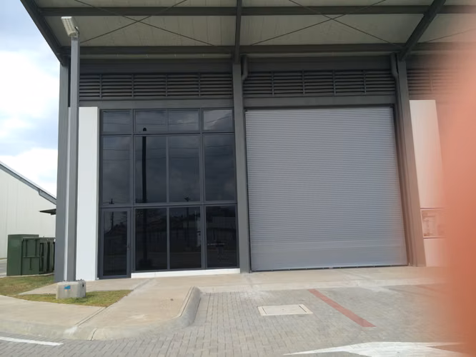 Bodega industrial Ciruelas, se escuchan ofertas