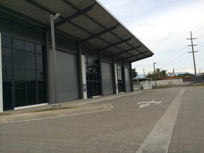 Bodega industrial Ciruelas, se escuchan ofertas