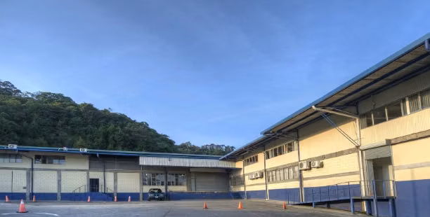 BODEGA CON OFICINAS EN ALQUILER – CURRIDABAT, SAN JOSÉ