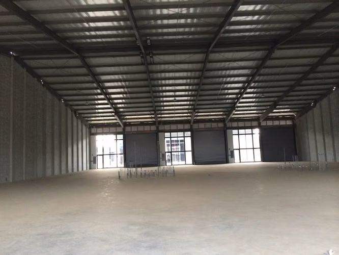 Bodega industrial Ciruelas, se escuchan ofertas