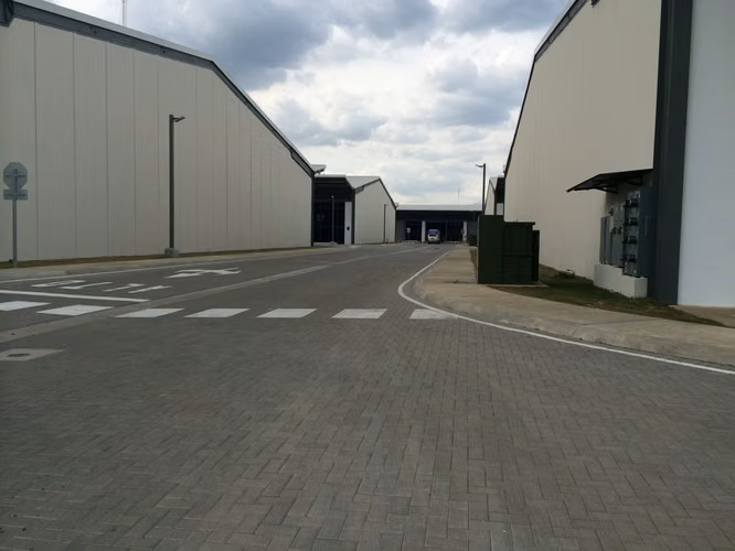 Bodega industrial Ciruelas, se escuchan ofertas