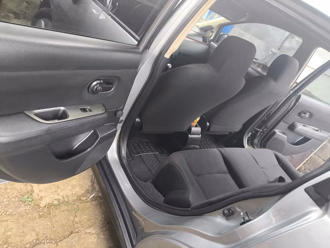 Nissan Tiida - Imagen 4