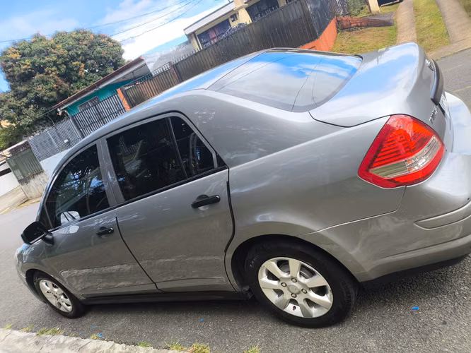 Nissan Tiida - Imagen 8