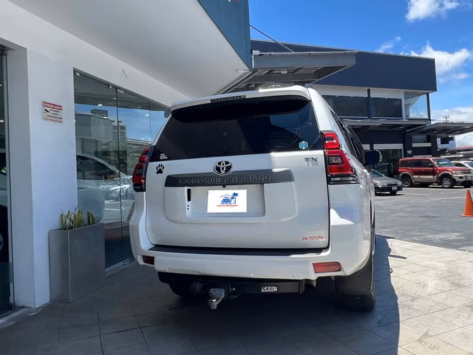 2020 Toyota Prado - Imagen 3