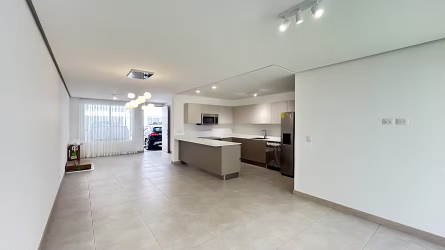 ¡Se Vende bella casa en Guachipelín Norte de Escazú! - Imagen 3