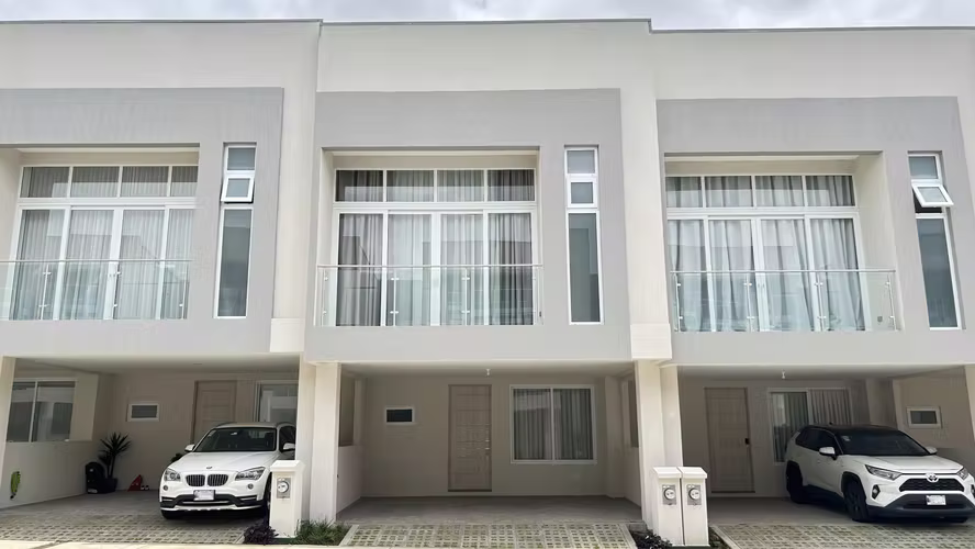 ¡Se Vende bella casa en Guachipelín Norte de Escazú!