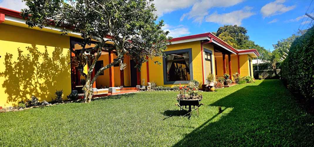 Venta de Casa en San Rafael de Coronado. AMPLIA ZONA VERDE - Imagen 2