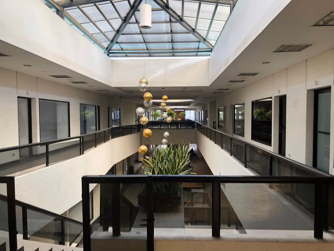 LOCAL COMERCIAL EN ALQUILER LA URUCA | $650 MENSUALES | 40 PARQUEOS | SEGURIDAD 24/7 - Imagen 9