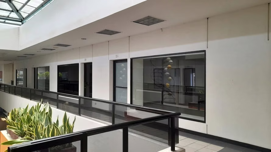LOCAL COMERCIAL EN ALQUILER LA URUCA | $650 MENSUALES | 40 PARQUEOS | SEGURIDAD 24/7 - Imagen 12