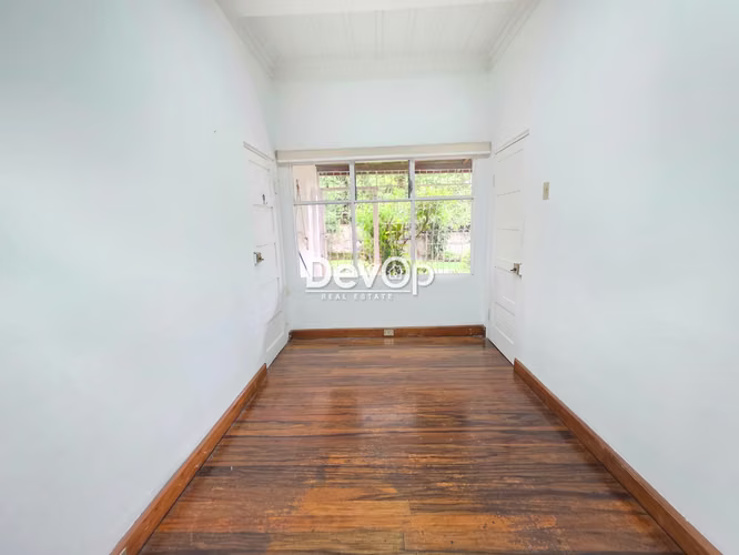 Venta de casa grande con patio. Uso de suelo Mixto. Yoses - Imagen 8