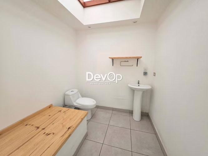 Venta de casa grande con patio. Uso de suelo Mixto. Yoses - Imagen 14