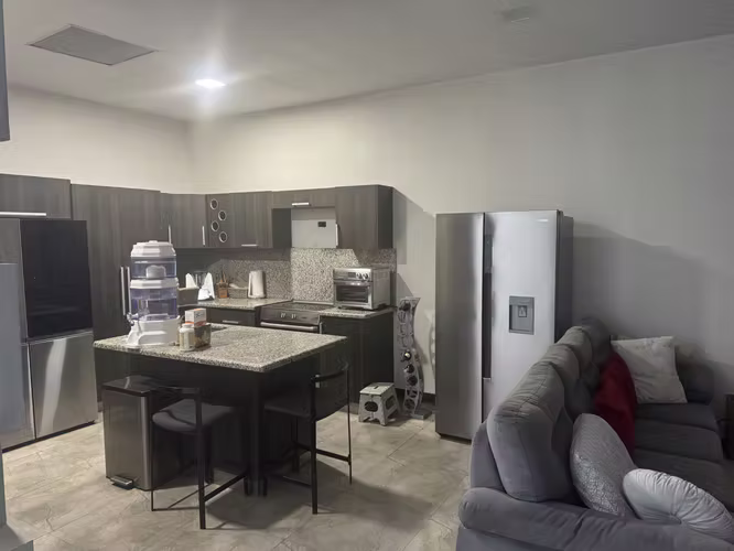 Casa y Bodega Comercial en San Cayetano - Imagen 4