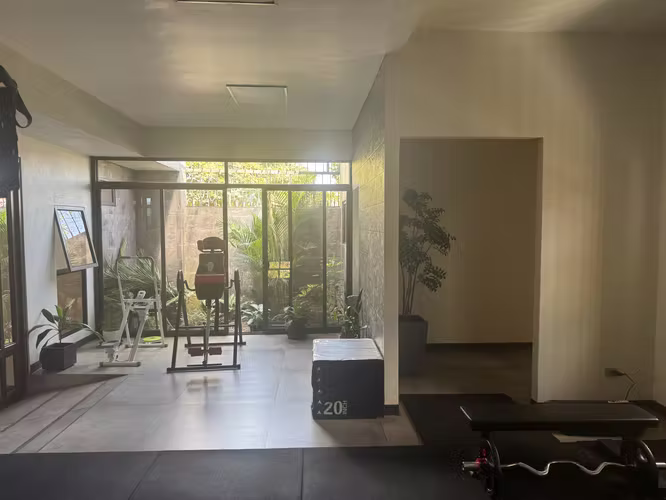 Casa y Bodega Comercial en San Cayetano - Imagen 15