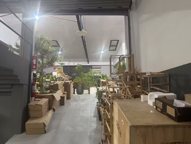 Casa y Bodega Comercial en San Cayetano - Imagen 9