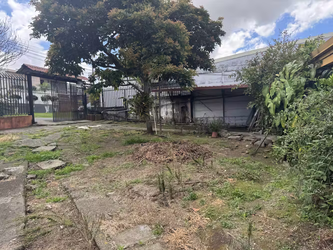 Casa y Bodega Comercial en San Cayetano - Imagen 19
