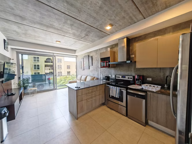 Alquiler de apartamento amueblado en la Sabana Rohrmoser - Imagen 2